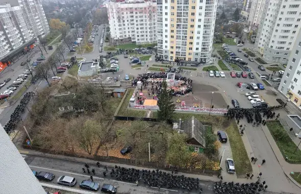 Силовики окружают "Площадь перемен" в Минске, 15 ноября 2020-го / BelaPAN via Reuters​