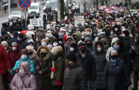 Уличная акция пенсионеров в Минске / Reuters