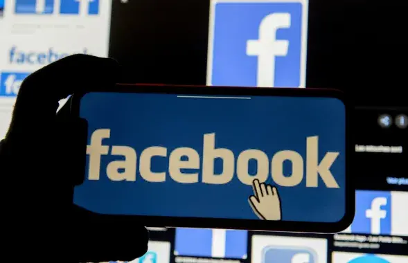 Facebook думает о Беларуси? / Reuters