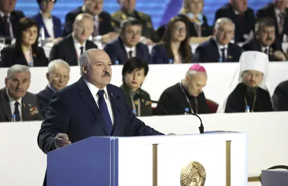 Александр Лукашенко на Всебелорусском народном собрании / REUTERS
