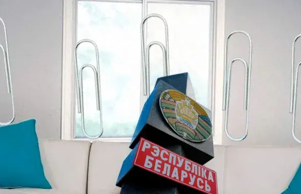 Замест свабоды творчасці на "Лістападзе" — "сапраўдныя каштоўнасныя" скрэпы / калаж Улада Рубанава, Еўрарадыё
