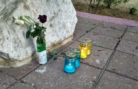 Лампадки возле памятника / t.me/viasnanazirae
