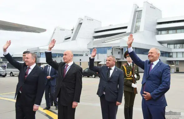 Владимир Макей (слева), Сергей Румас (справа) / president.uz​