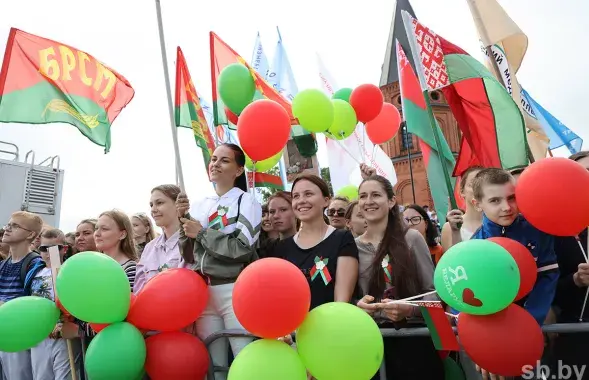 Schoolchildren "loaded with patriotism" / SB