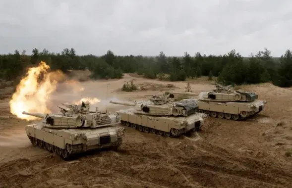 Танки Abrams на учениях NATO / Reuters
