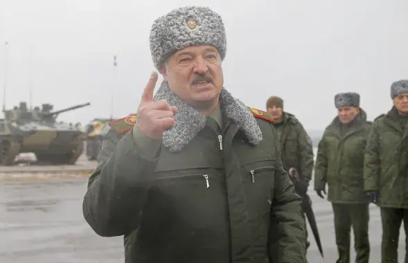 Aliaksandr Lukashenka during military exercises / AP
