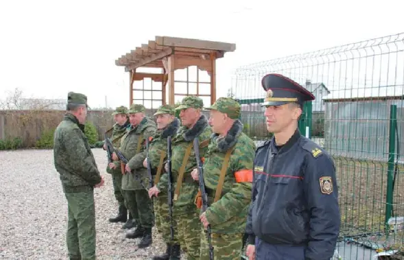 Бойцы "народного ополчения" / novgazeta.by
