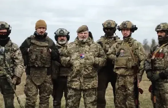 Камбат Руслан Мірашнічэнка і яго байцы / Скрыншот з відэа
