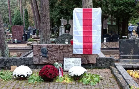 Так помнік выглядаў раней / З архіву Еўрарадыё

