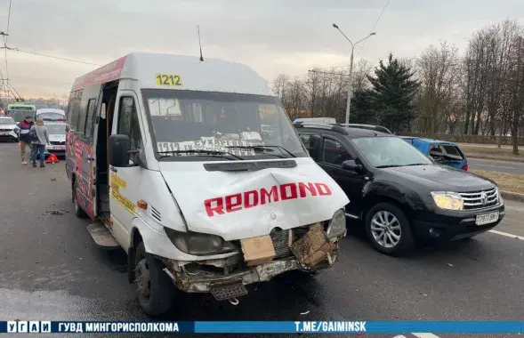 Последствия аварии с участием маршрутного такси /&nbsp;@gaiminsk
