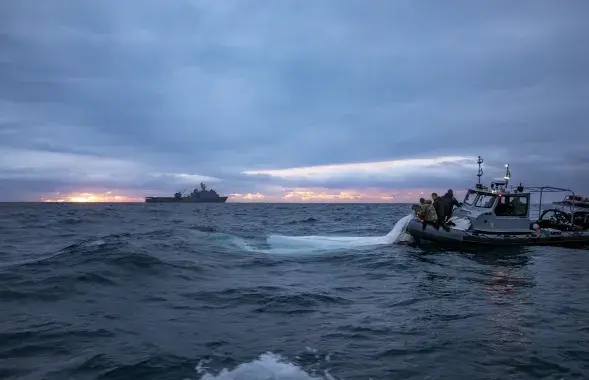Амерыканцы збіраюць часткі збітага кітайскага дырыжабля / https://twitter.com/USFleetForces

