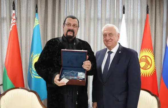 Стывен Сігал і Міхаіл Мясніковіч / eec.eaeunion.org
