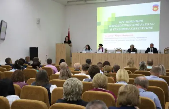 Ідэолагам тлумачылі, як правільна выкарыстоўваць дзяржаўную сімволіку / ivatsevichy.by
