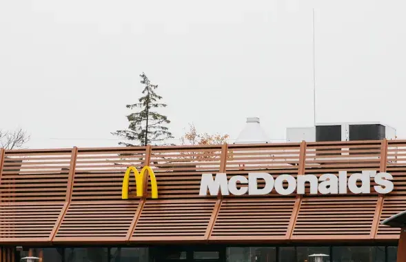 Беларусы развіталіся з McDonald's, але рэстараны працягваюць працаваць / mcdonalds.by

