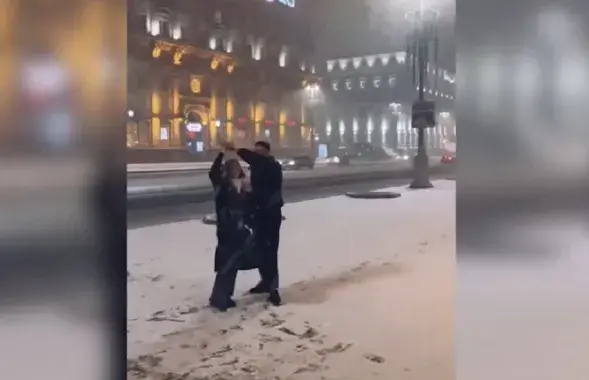 Танцы на снегу / Скриншот из видео
