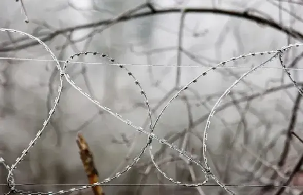 За кратамі, ілюстрацыйнае фота
