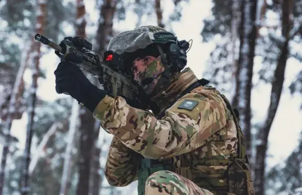 Украинский боец на охране границы / https://www.facebook.com/DPSUkraine/
