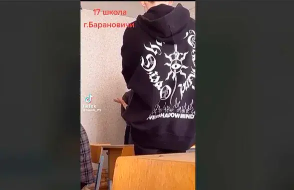 Баранавіцкі школьнік атрымаў аплявуху ад настаўніцы / скрыншот роліка TikTok
