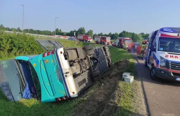 Беларускі аўтобус трапіў у аварыю ў Польшчы / twitter.com/PBialska
