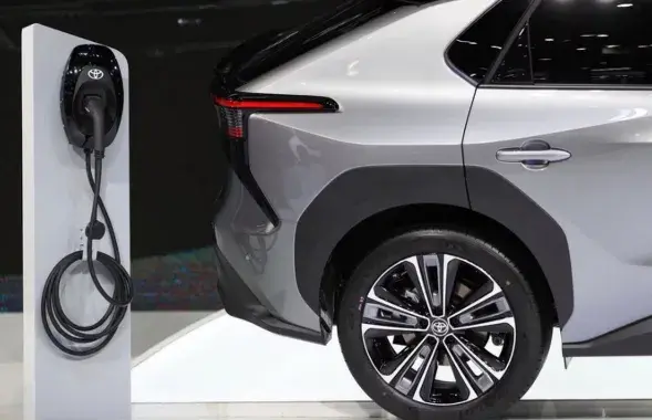 Автомобиль Toyota EV на Международном автосалоне в Бангкоке, март 2022 года / Reuters
