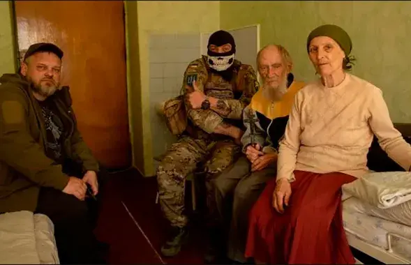 "Бабуля са сцягам" Анна Иванова / facebook.com/dzmitry.halko​