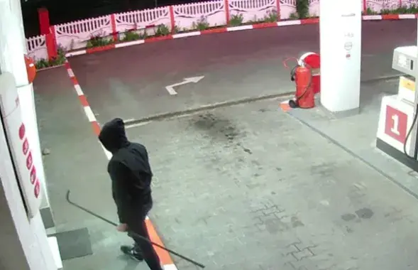 Нападение на заправку / Кадр из видео​