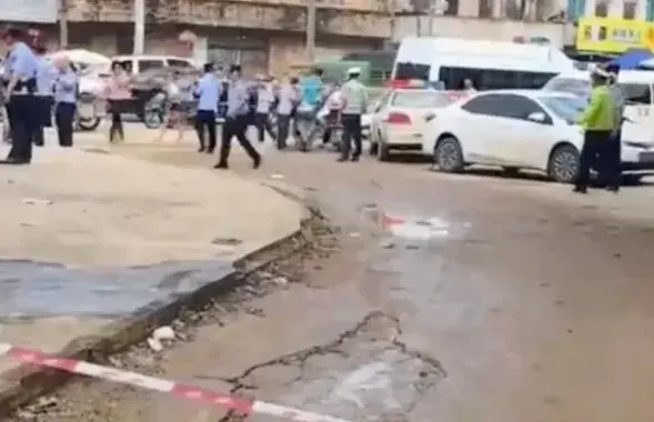 Детский сад, где произошло нападение, оцеплен / Reuters
