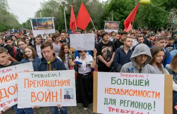 Антыкарупцыйны мітынг у парку Металургаў у Магнітагорску. Колькасць удзельнікаў &mdash; больш за 500. Без затрыманняў. Фота: Уладзімір Шалімаў / спецыяльна для "Новай"