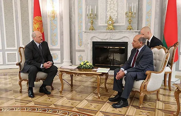 Александр Лукашенко и Сума Чакрабарти / president.gov.by