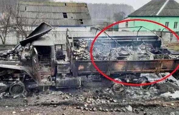 Стиральная машина в сгоревшем российском автомобиле / УНИАН