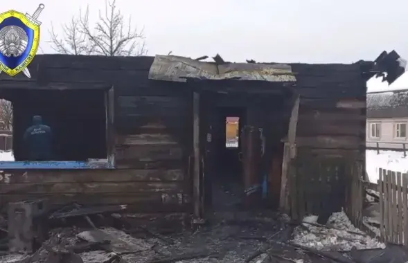 В момент пожара дома была мать с четырьмя детьми, двоих она успела вывести /&nbsp;@skgovby
