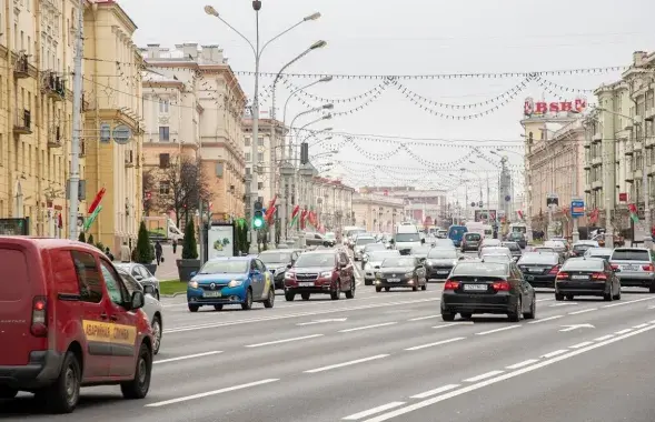 Аўтамабілі ў Мінску / З архіву Еўрарадыё
