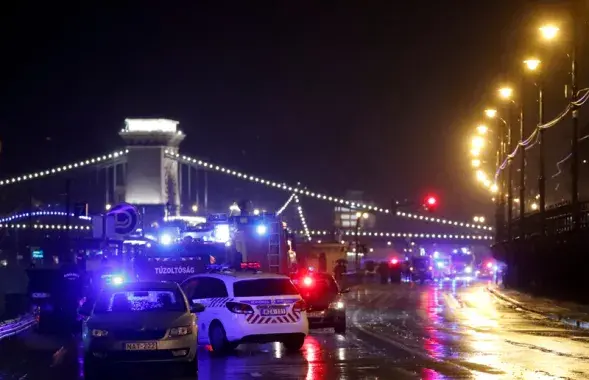 В Будапеште перевернулся катер с туристами / Reuters