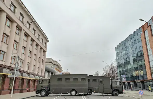Автозаки на минской улице / Роман Протасевич, Еврорадио​