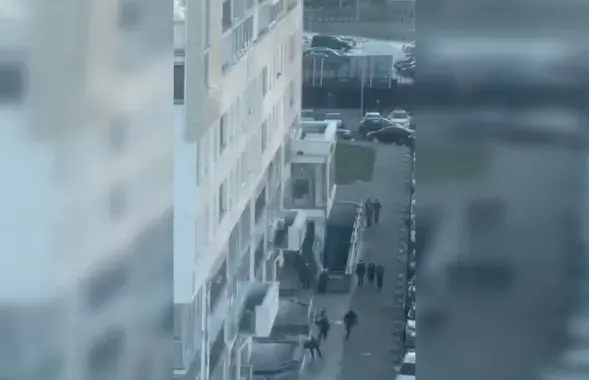 Момант, калі сілавік губляе раўнавагу / кадр з відэа​