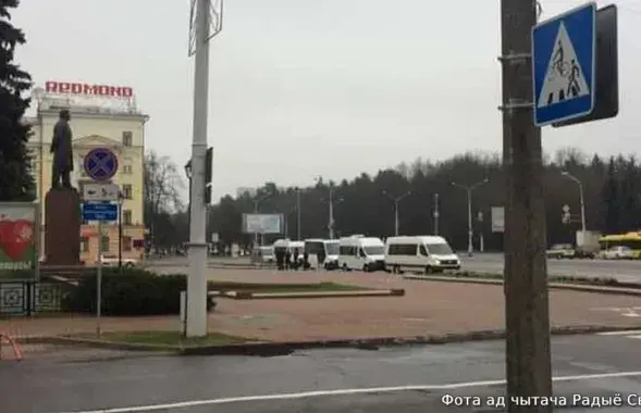 Бусики силовиков на площади Калинина перед акцией / Радио "Свобода"​