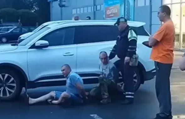 Задержанный Аляксандр Быков — первый слева / "Ганцавіцкі час"
