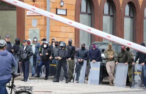 Так выглядят люди, которые задерживали протестующих в Минске / Еврорадио