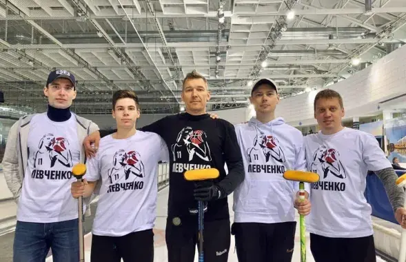 Керлингисты сфотографировались в поддержку Левченко &mdash; федерацию ликвидируют