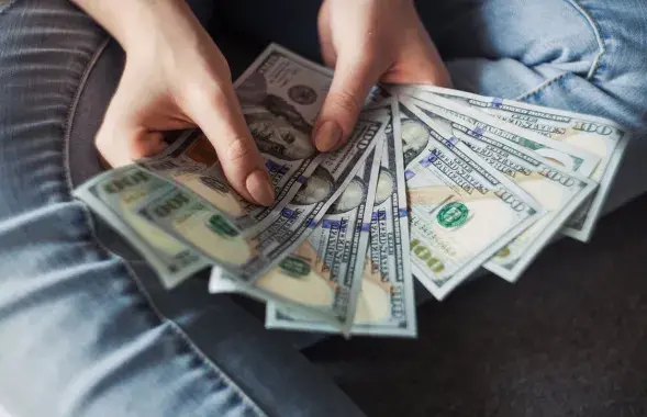 Считаем деньги /&nbsp;pexels.com
