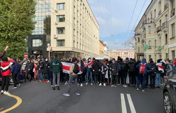 Студенты перекрывают улицу / Еврорадио​
