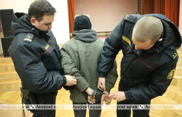 Паказальны арышт школьніка ў Лоеве
