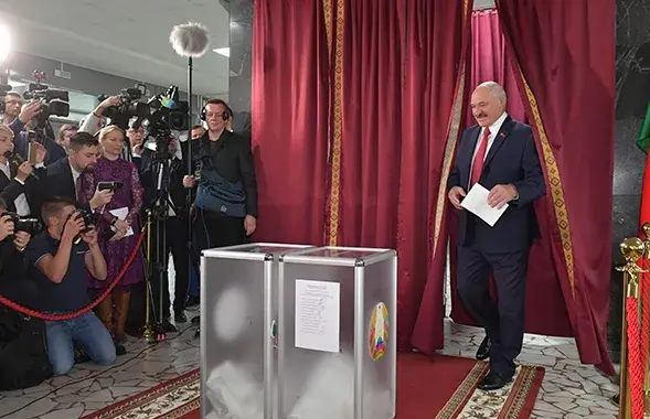 Аляксандр Лукашэнка прагаласаваў на парламенцкіх выбарах / president.gov.by
