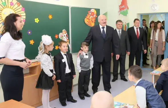 Лукашэнка павіншаваў педагогаў: Вы ўмацоўваеце ідэалагічны падмурак