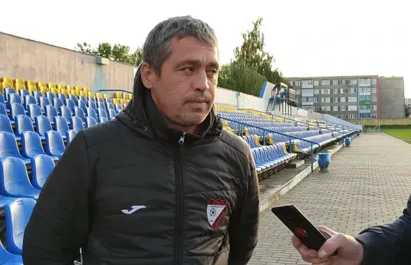 Альберт Рыбак во время работы в Бобруйске / fcbelshina.by
