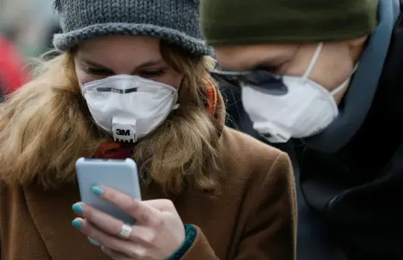 Нават у часе пандэміі людзі не адмаўляюцца ад смартфонаў / Reuters

&nbsp;
