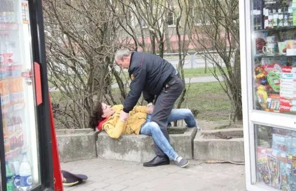 За што ў маці з заробкам да 13 мільёнаў адабралі дваіх дзяцей
