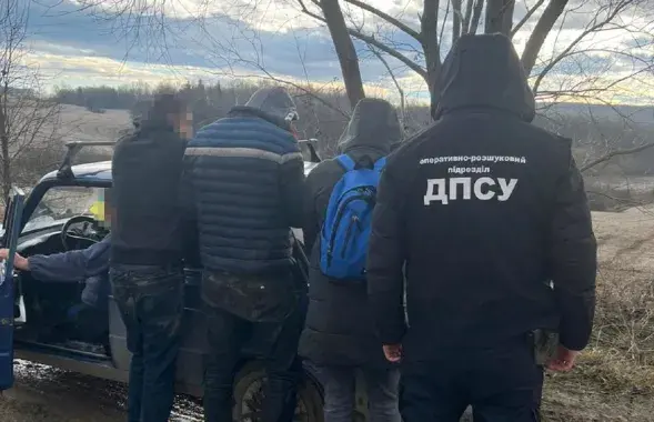 Группа задержанных при попытке перебраться через границу / dpsu.gov.ua

