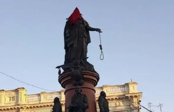 Помнік Кацярыне ІІ у Адэсе раніцай у сераду /&nbsp;twitter.com/odessatypical
