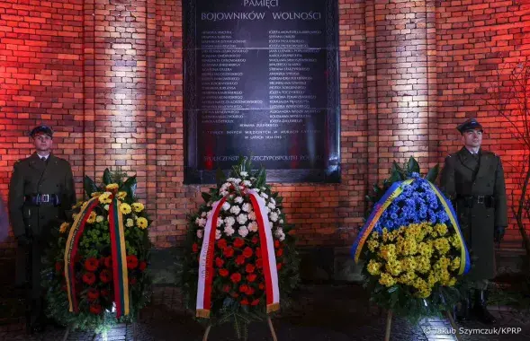 No white-red-white wreath from demoractic Belarus was allowed at the 1863 uprising commemorations in Warsaw, January 2023 / twitter.com/prezydentpl
